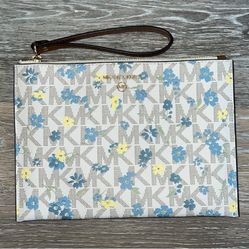 Michael Kors Wristlet 