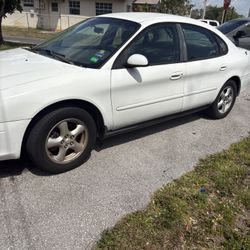2003 Ford Taurus