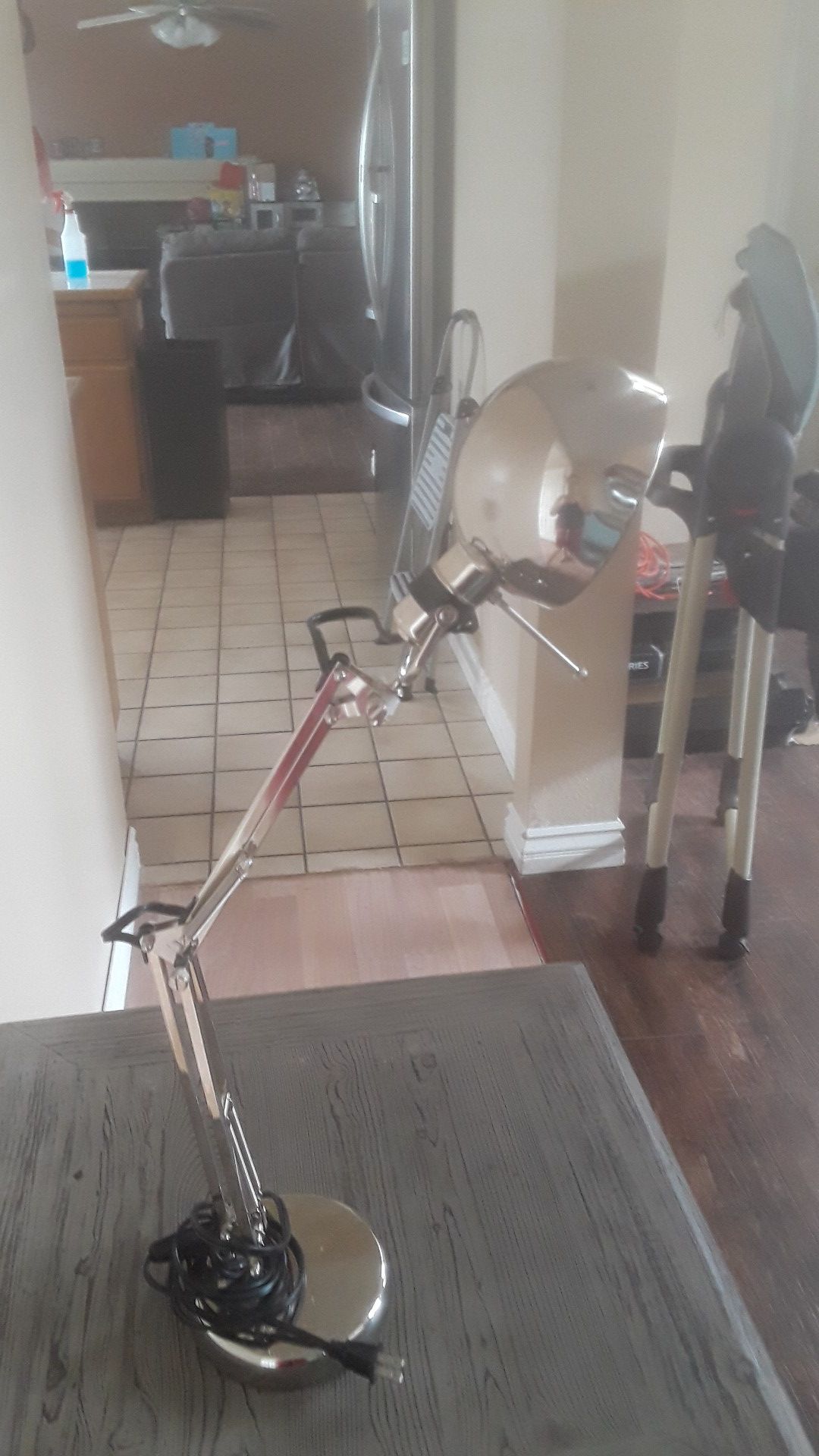 Metal adjustable desk lamp