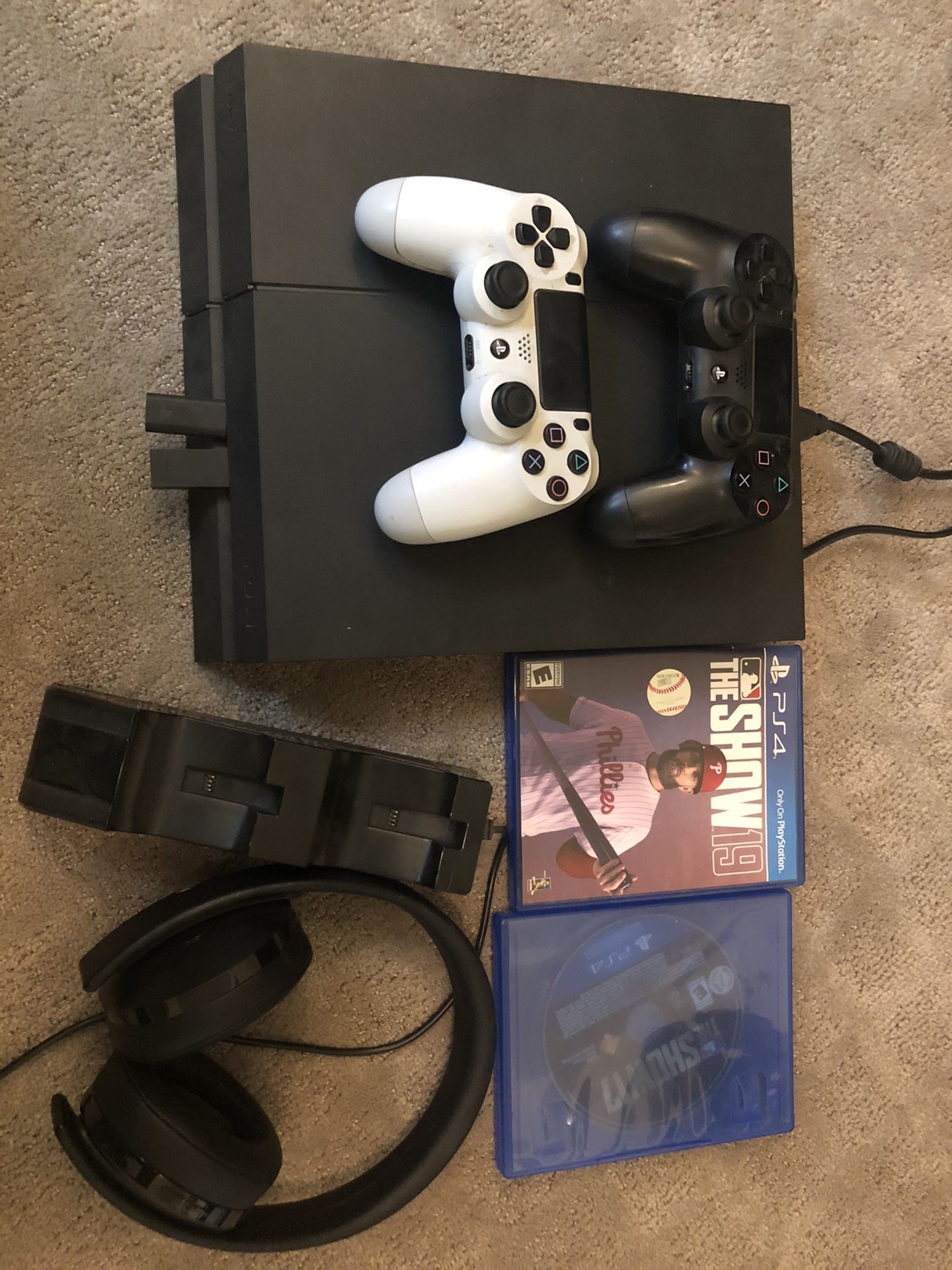 PlayStation 4 & Accessories