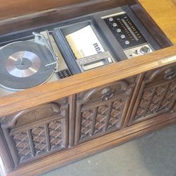 RCA VQT51L Vintage Stereo Console and Record Player