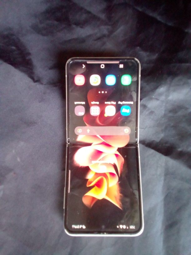 Samsung Galaxy Z Flip 3. 5g Phone