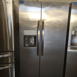 FRIGIDAIRE STAINLESS STEEL SIDE REFRIGERATOR 