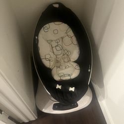4 Moms Mamaroo Swing 