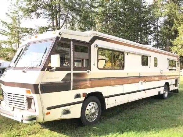 Photo clean 1985 Country coach Camper 35 ft long diesel pusher