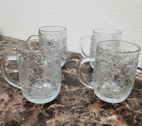 Princess House FANTASIA Poinsettia Crystal Coffee Mugs Cups 
4 Mugs