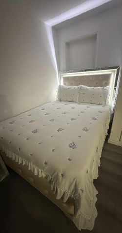 Queen Size Mattress Pillow Top new 12" Bedframe sold separately