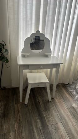 Children’s kid craft vanity
