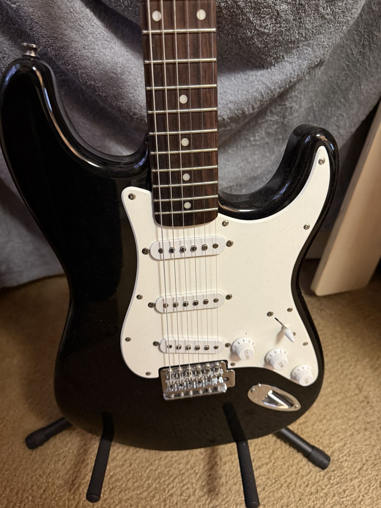 Fender Squier Affinity Bullet Electric Guitar