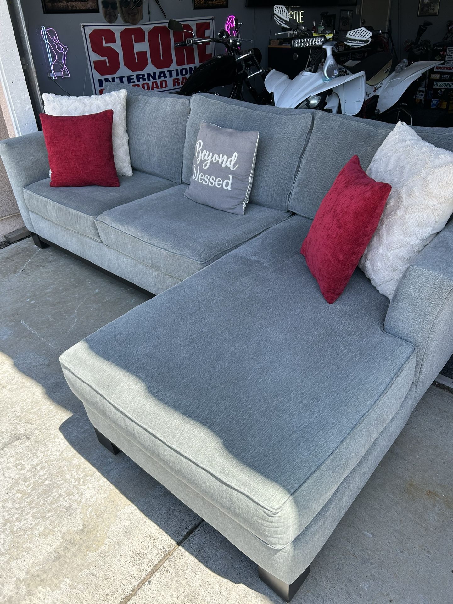 amazing condition gray sectional couch !!