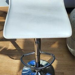 Bar Stool - Height-adjustable, Swiveling, Modern