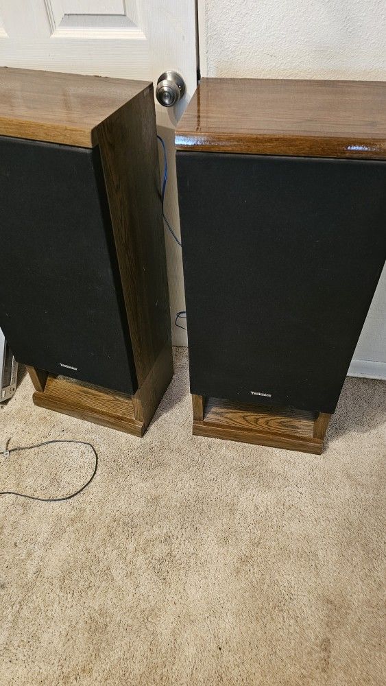 Technique Speakers Both Work Excellent