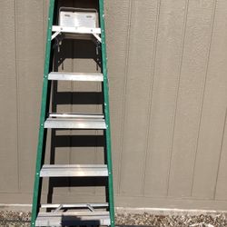 7’ FIBERGLASS  LADDER IN PERFECT CONDITION