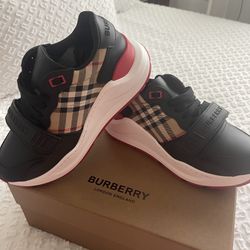 New Burberry Womens Size  8 