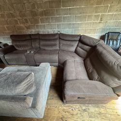Reclining Sectional Couch (WE DELIVER)