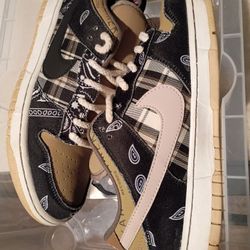 Travis Scot Low Dunks