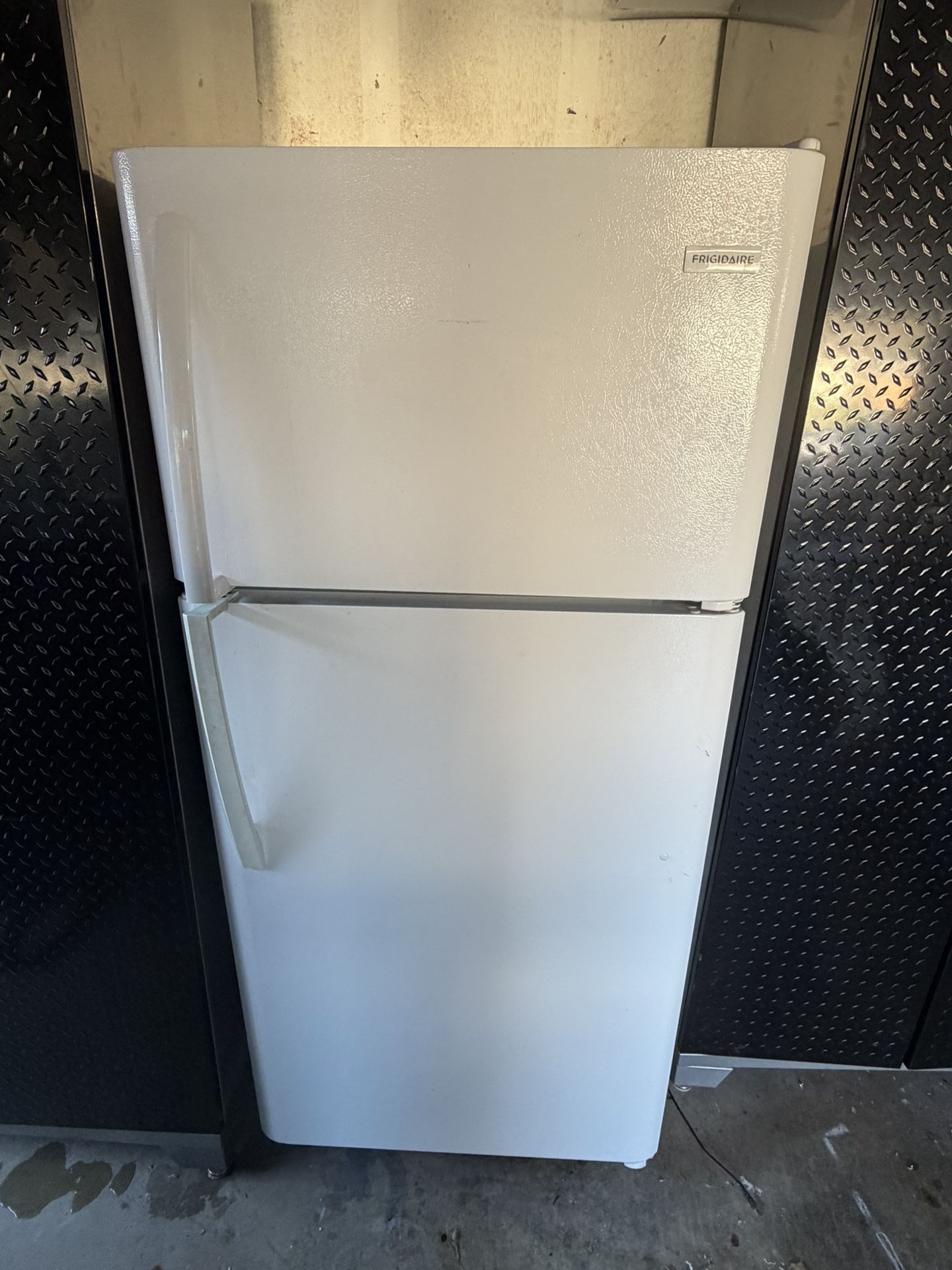 Frigidaire refrigerator 18 Cubic Feet