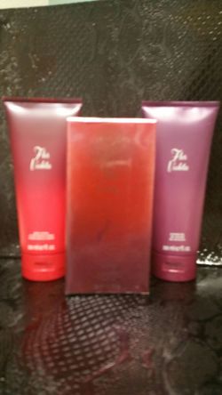 Avon - Flor Violeta Perfume Set