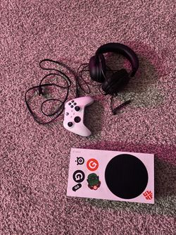 XBOX S  with headphone set and Controller