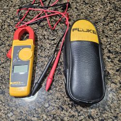 Fluke 323 Clamp Meter