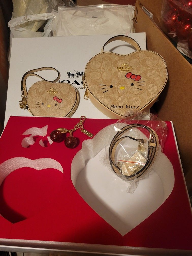 Unico Set Mun̈equera Y Cartera Y Llavero