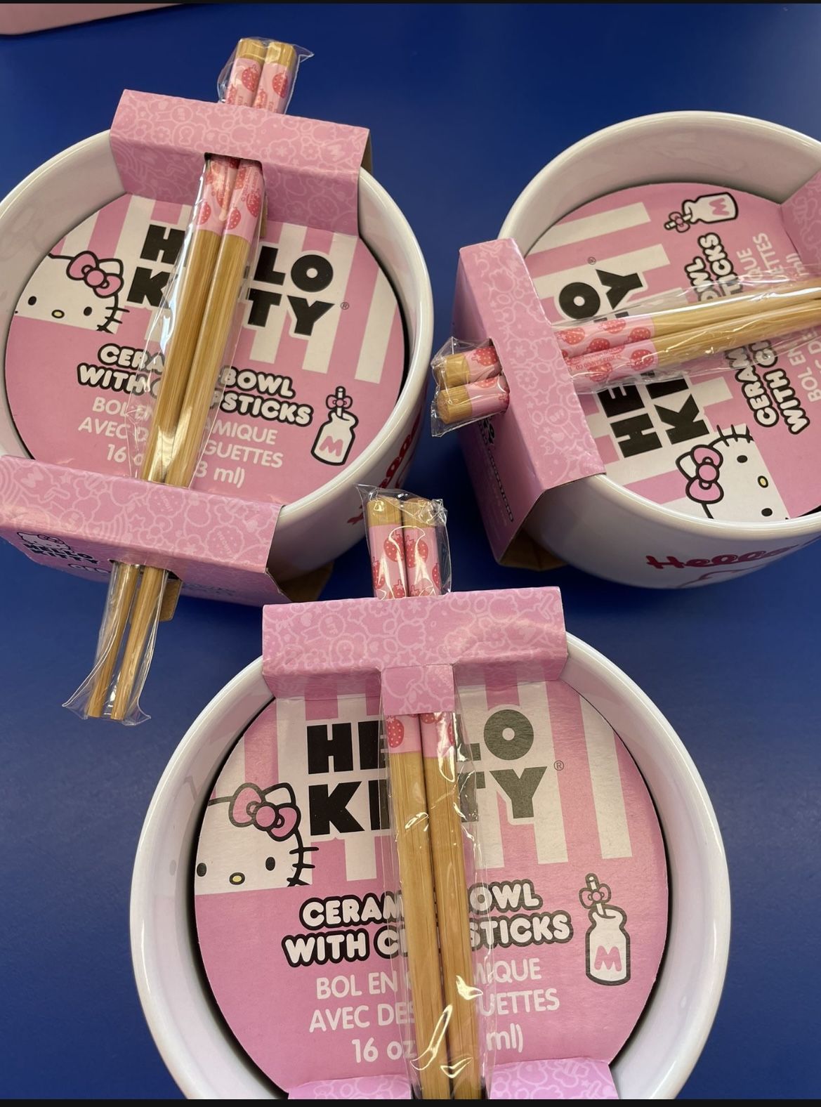 Hello Kitty Bowls With Chopsticks 