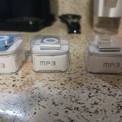 Mp3 players clip-on features 