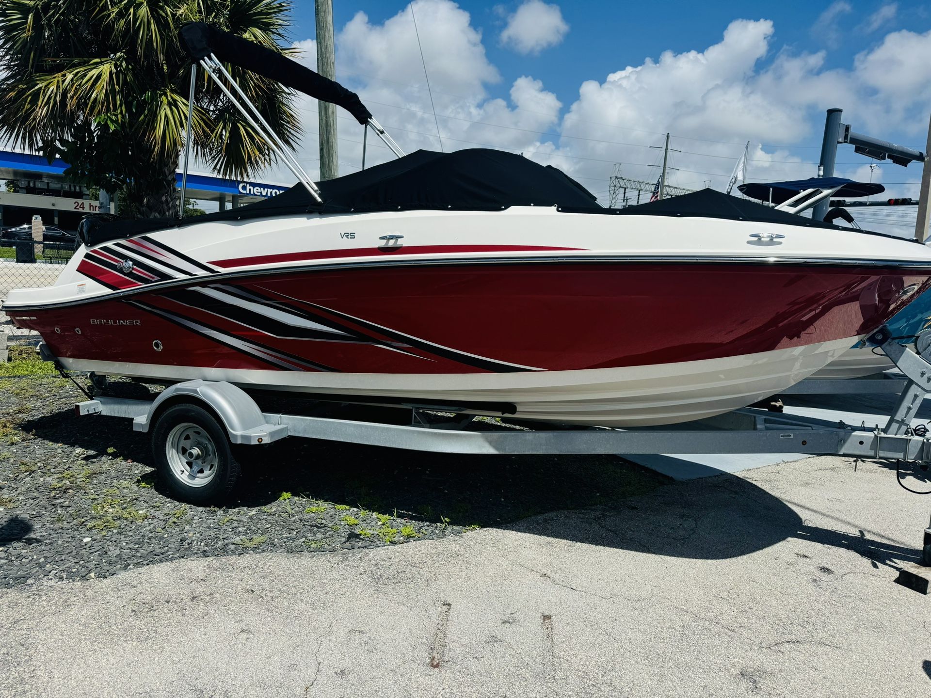 2023 Bayliner VR 5
