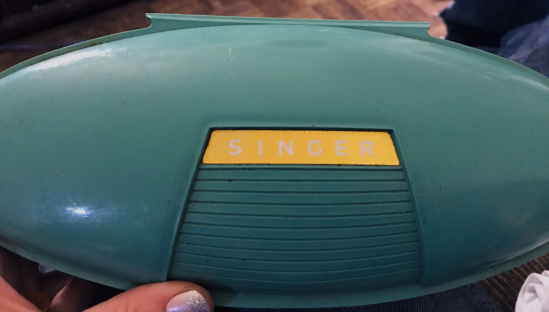 1960 singer button sewer