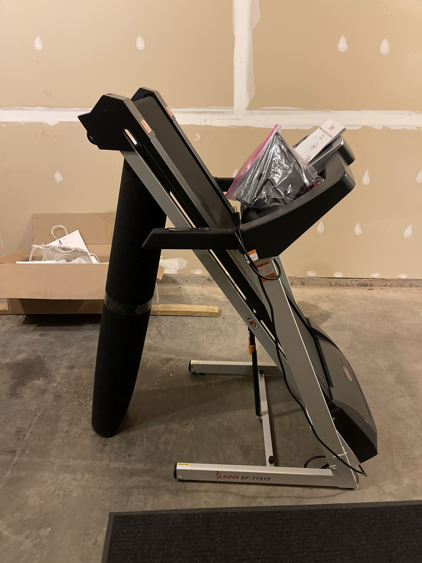 Sunny Health & Fitness SF-T7515 Smart Treadmill