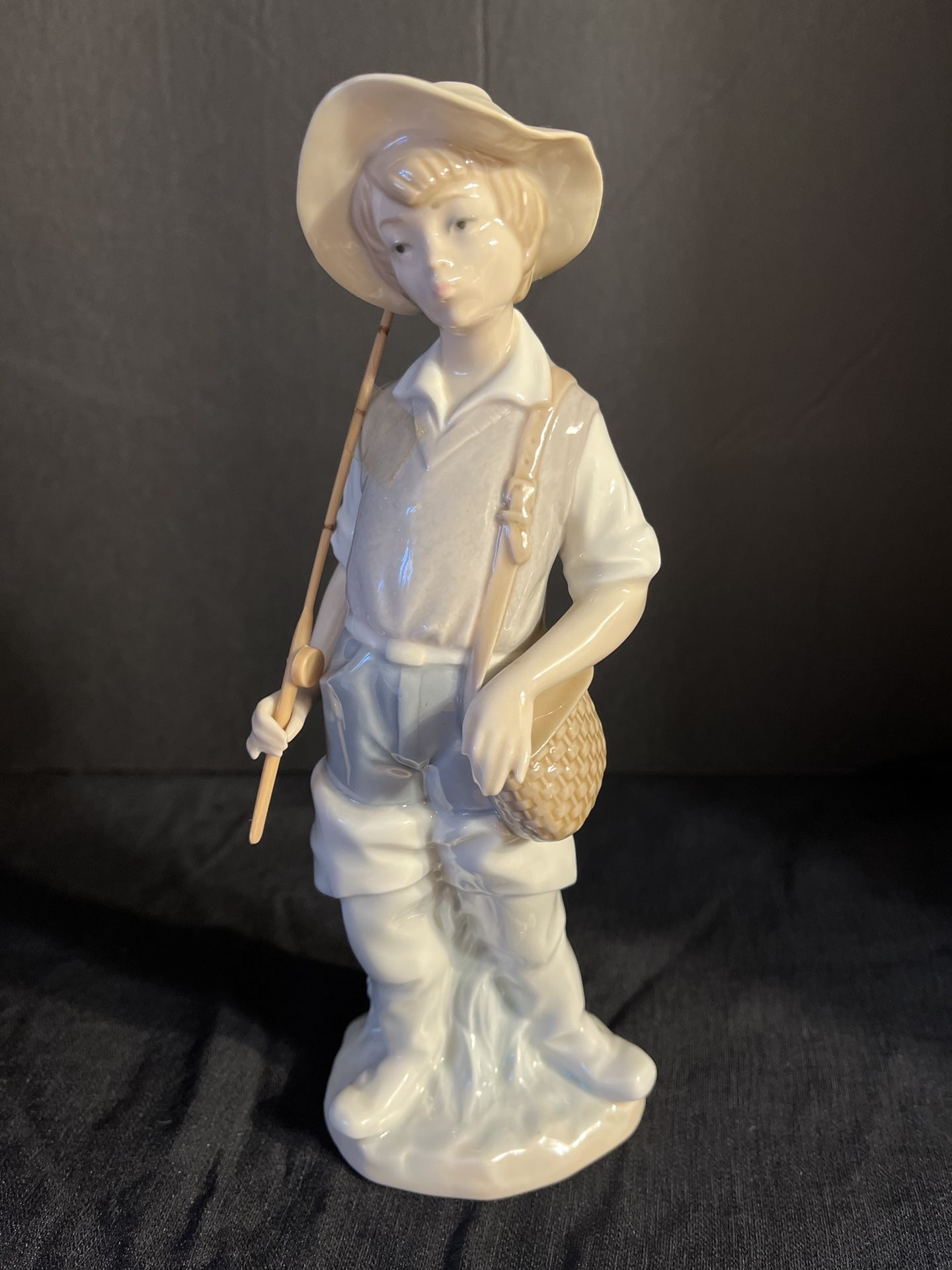 Lladro “Fisher Boy” #4809 Retired 