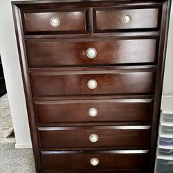 Bedroom Set 5 Piece Bed & Cabinets