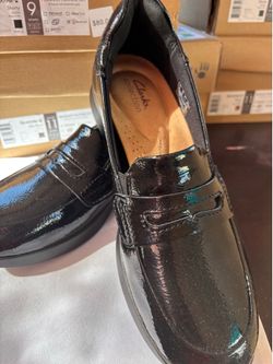 Clark’s elowyn penny patent loafers new available is Size7m,9m,10m