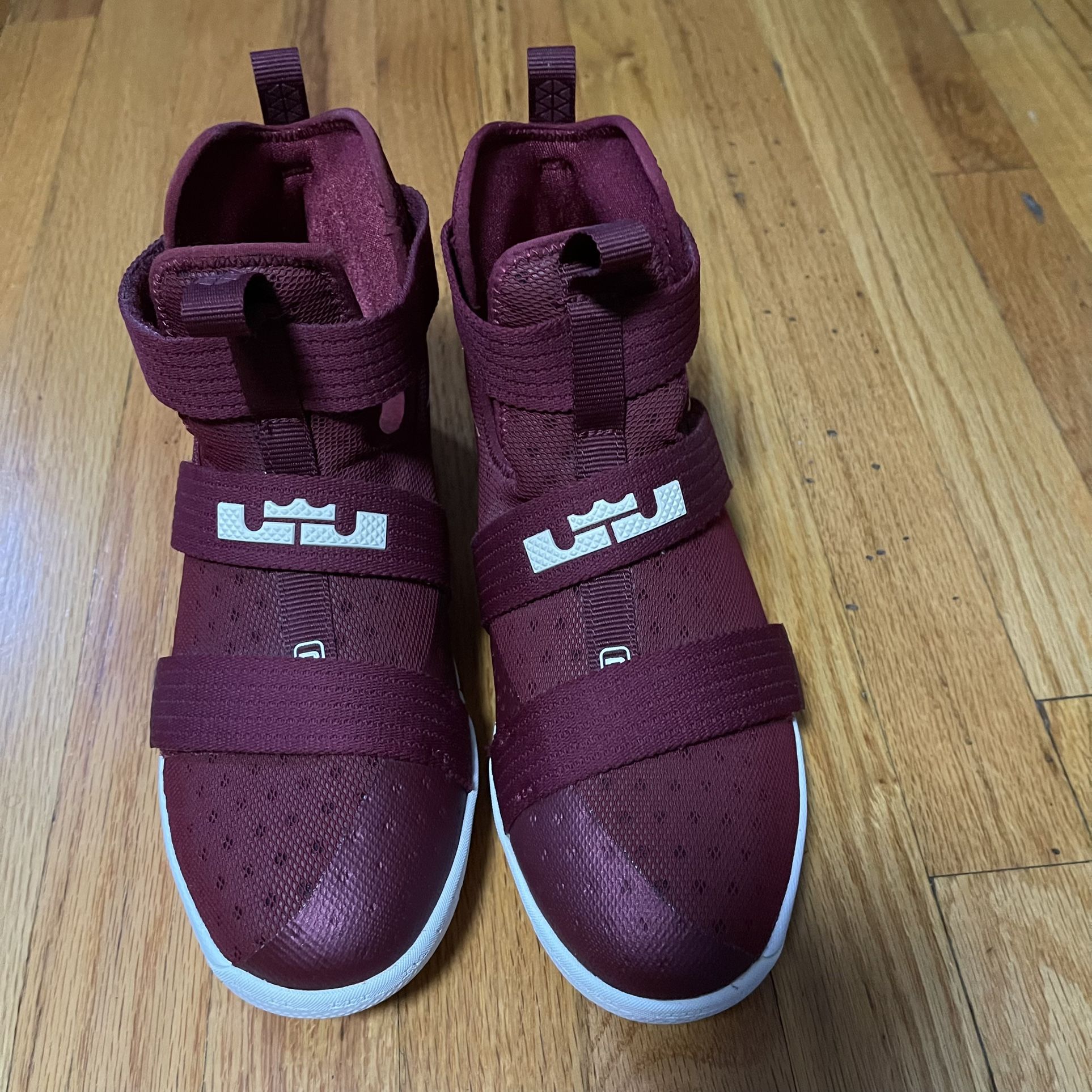 Nike LeBron James Soldier Boys Or Mens 6.5 Women Size 8 Red 