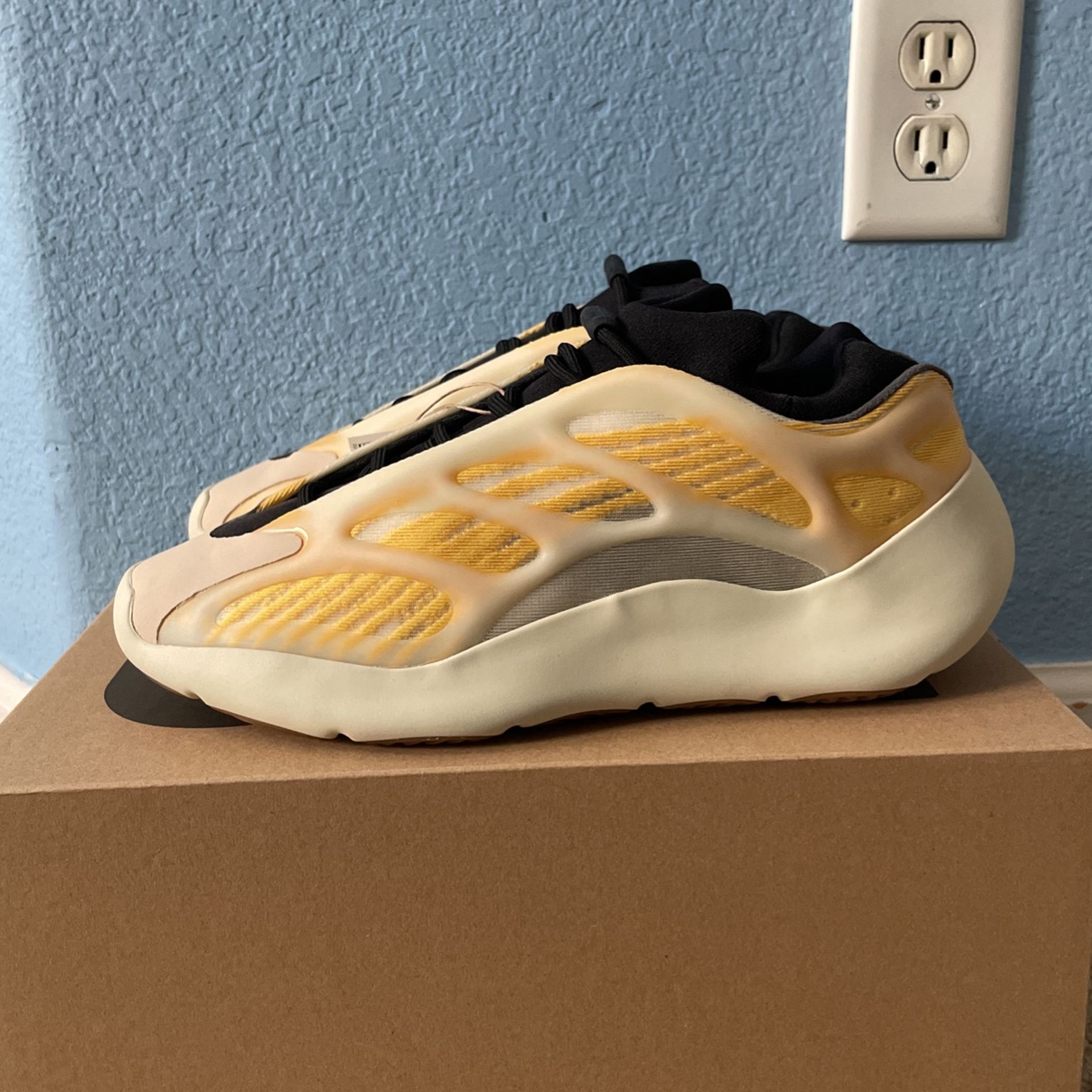 New YEEZY 700 Mono Safflower