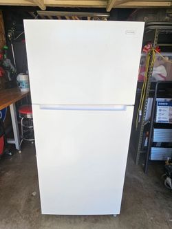 Vissani White Top-Freezer Refrigerator