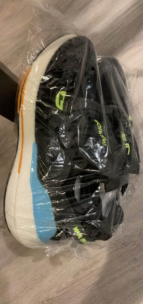 men’s running shoes (size 10)
