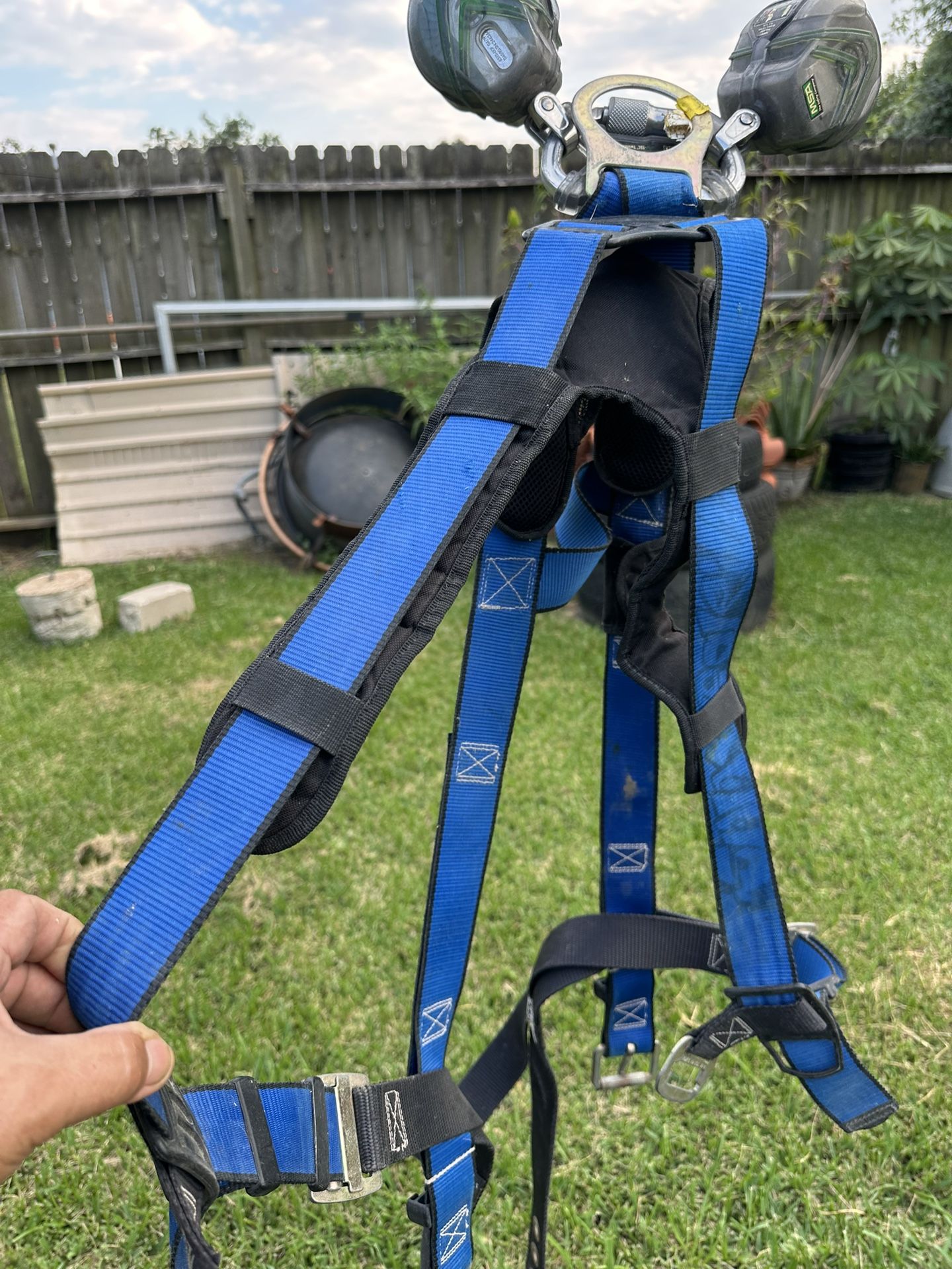 Harness With Double Retractable Yo yo