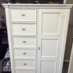 Armoire/wardrobe/Closet/Dresser