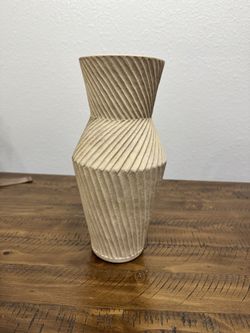 West Elm Asher Ceramic Vase – Natural