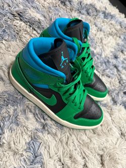 Women's Air Jordan 1 Mid "Lucky Green Aquatone" size 7