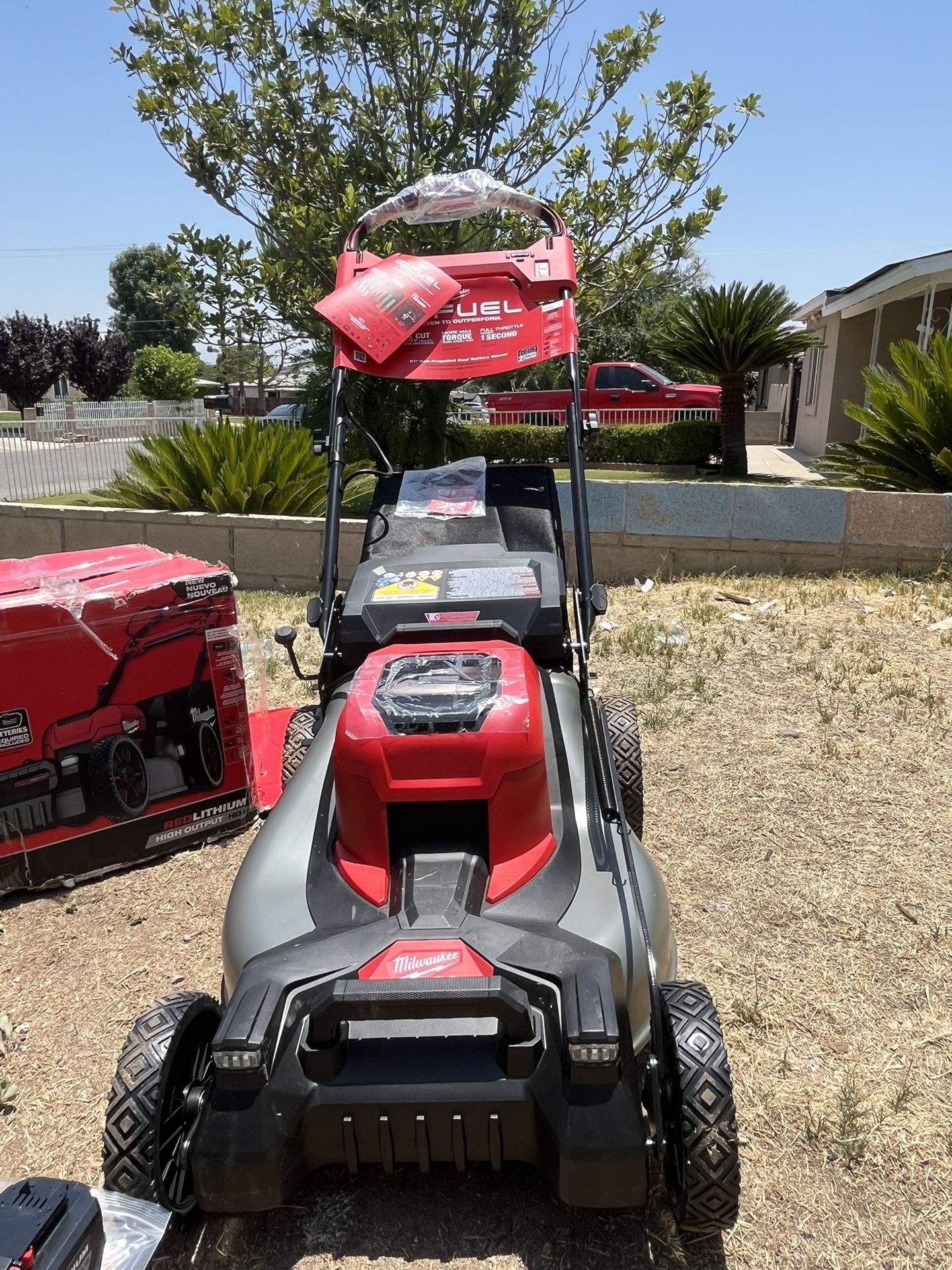 Milwaukee M18 FUEL Brushless Cordless 21 in. Walk Behind Dual Battery Self-Propelled Mower w/(2) 12.0Ah Battery and Rapid Charger