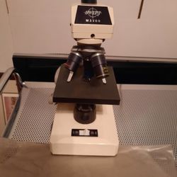 Microscope