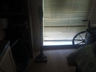 Shark ION Lithium Battery Pack Vacuum With Attachments