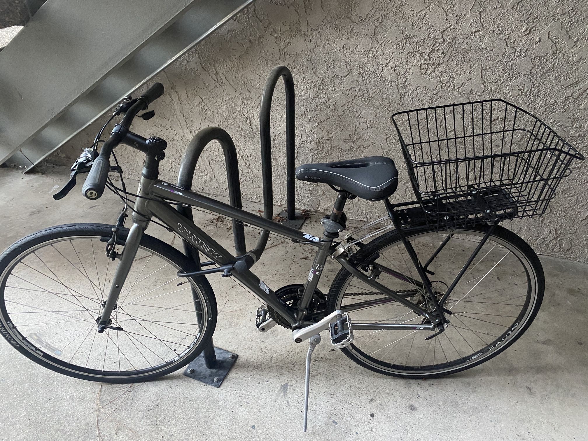 TREK 7.2 FX Hybrid Bike with Shimano Gears, Bontrager and Weinmann Wheels, Bike Rack and Basket