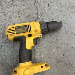 Dewalt Drill.  Needs Chuck.  Tool Only 