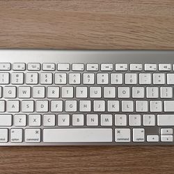 Apple Magic Wireless Keyboard A1314