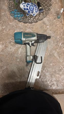 Nail gun