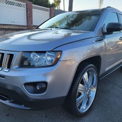 Jeep Compass, Clean Title, Smogged, 4 Cylinder Gas Saver, 22"rims, Low Miles, Runs And Drives Great 