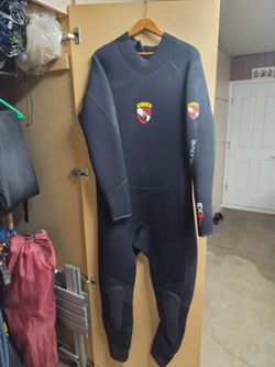 Body Glove full wet suit